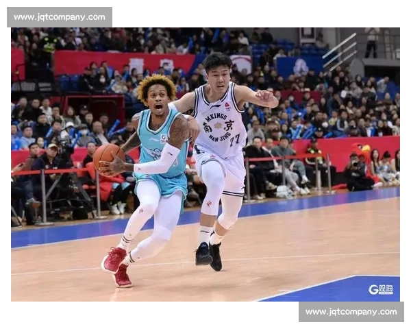 青岛男篮迎战同曦争夺季后赛席位焦点对决前瞻关键夜强强碰撞看点多 青岛男篮迎战同曦争夺季后赛席位焦点对决前瞻关键夜强强碰撞看点多